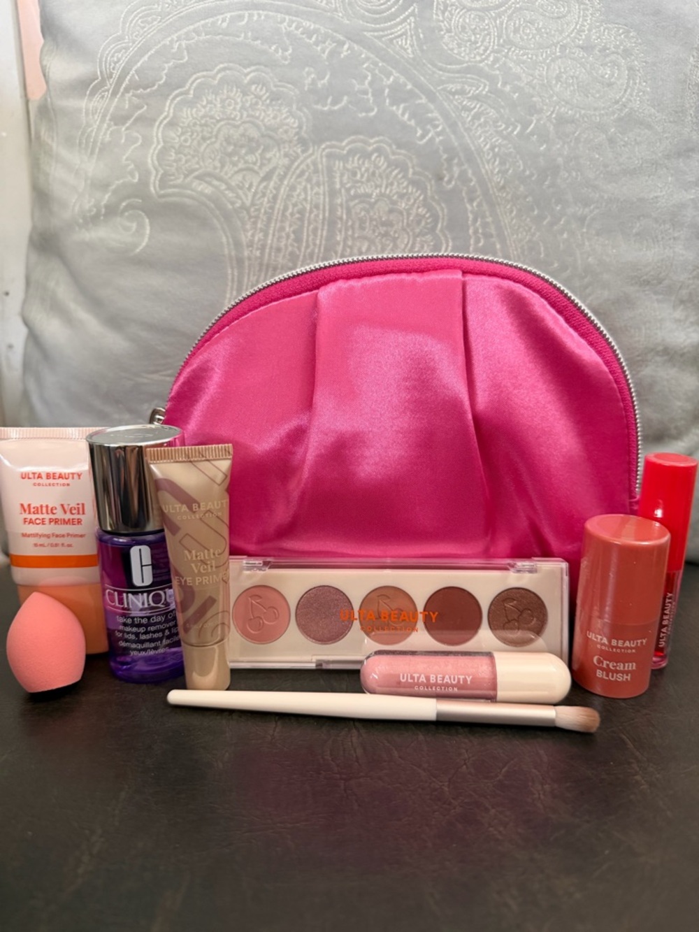 New 10 piece Makeup Set (blush,eyeshadows & primer,Makeup bag &more)